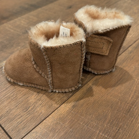 Minnetonka Baby Boots - Picture 2 of 3